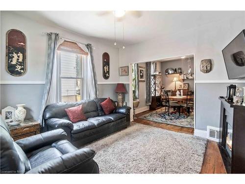 4670 Huron Street, Niagara Falls, ON - Indoor Photo Showing Living Room