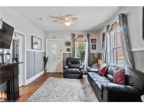 4670 Huron Street, Niagara Falls, ON - Indoor Photo Showing Living Room With Fireplace