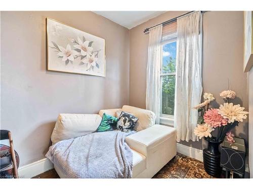 4670 Huron Street, Niagara Falls, ON - Indoor Photo Showing Bedroom