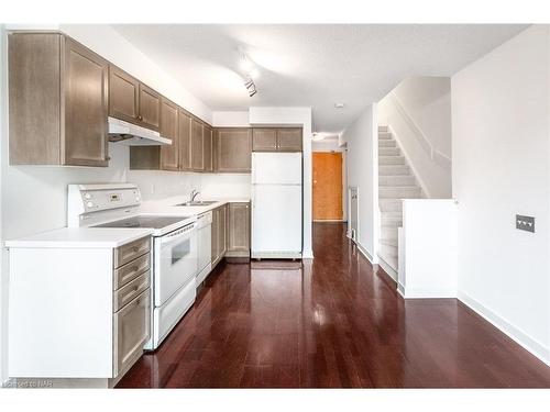 506-77 Lombard Street, Toronto, ON - Indoor Photo Showing Kitchen