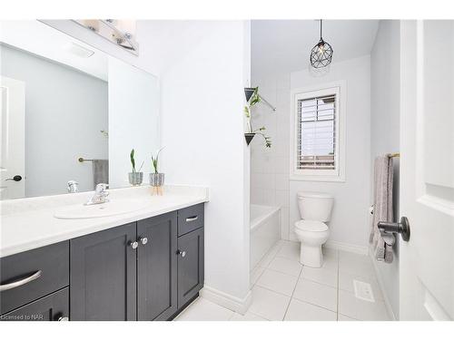 127 Dennis Drive, West Lincoln, ON - Indoor Photo Showing Bathroom