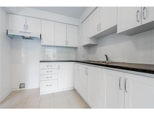 112-286 Cushman Road Road, St. Catharines, ON - Indoor Photo Showing Kitchen