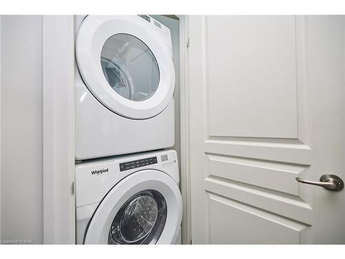 109-212 Lakeport Road Road, St. Catharines, ON - Indoor Photo Showing Laundry Room