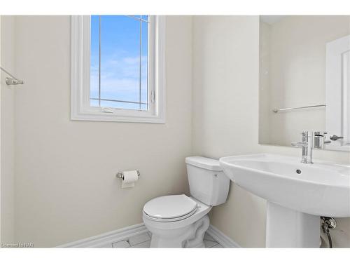 456 Barker Parkway, Thorold, ON - Indoor Photo Showing Bathroom