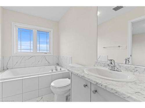 456 Barker Parkway, Thorold, ON - Indoor Photo Showing Bathroom