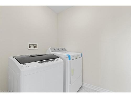 456 Barker Parkway, Thorold, ON - Indoor Photo Showing Laundry Room