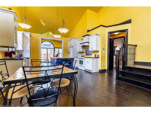 4807 Zimmerman Avenue, Niagara Falls, ON - Indoor Photo Showing Dining Room