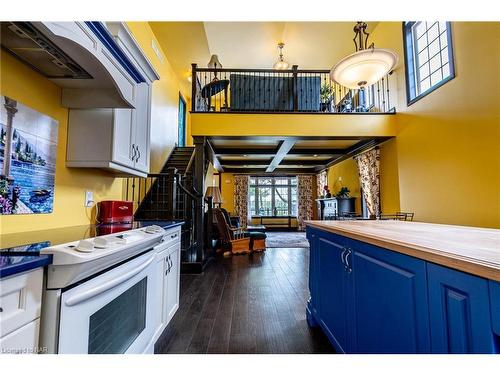 4807 Zimmerman Avenue, Niagara Falls, ON - Indoor Photo Showing Kitchen