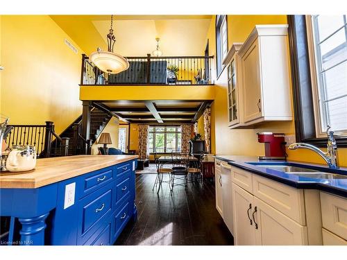 4807 Zimmerman Avenue, Niagara Falls, ON - Indoor Photo Showing Kitchen With Double Sink