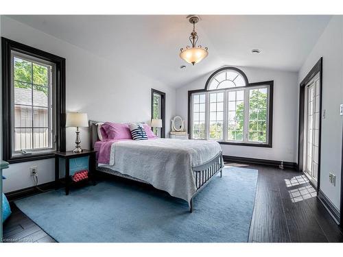 4807 Zimmerman Avenue, Niagara Falls, ON - Indoor Photo Showing Bedroom