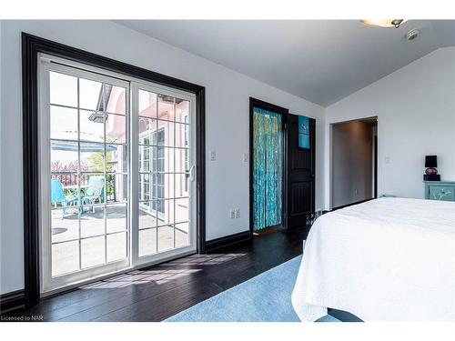 4807 Zimmerman Avenue, Niagara Falls, ON - Indoor Photo Showing Bedroom