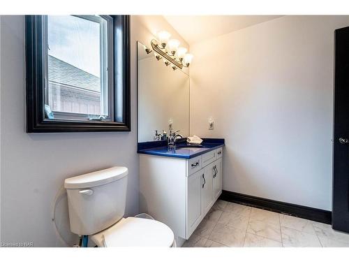 4807 Zimmerman Avenue, Niagara Falls, ON - Indoor Photo Showing Bathroom