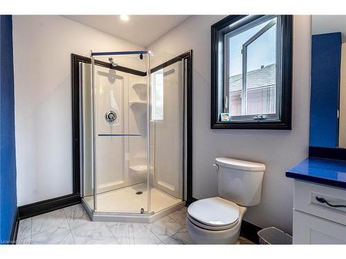 4807 Zimmerman Avenue, Niagara Falls, ON - Indoor Photo Showing Bathroom