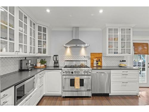 832 Edgemere Road, Fort Erie, ON - Indoor Photo Showing Kitchen