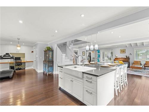 832 Edgemere Road, Fort Erie, ON - Indoor Photo Showing Kitchen With Upgraded Kitchen