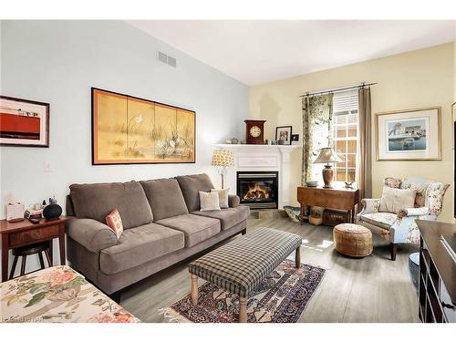 619 King Street, Niagara-On-The-Lake, ON - Indoor Photo Showing Living Room With Fireplace