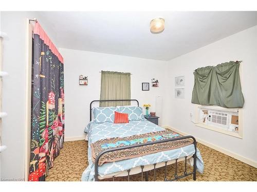 258 Mitchell Street, Port Colborne, ON - Indoor Photo Showing Bedroom