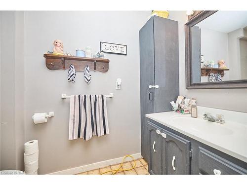 258 Mitchell Street, Port Colborne, ON - Indoor Photo Showing Bathroom