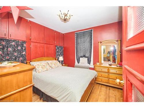 258 Mitchell Street, Port Colborne, ON - Indoor Photo Showing Bedroom