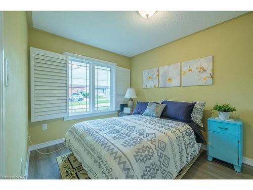 7 Dexter Street, St. Catharines, ON - Indoor Photo Showing Bedroom