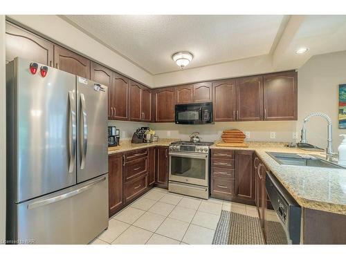 7 Dexter Street, St. Catharines, ON - Indoor Photo Showing Kitchen