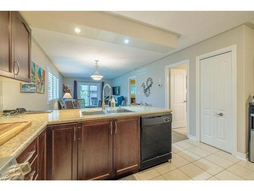 7 Dexter Street, St. Catharines, ON - Indoor Photo Showing Kitchen