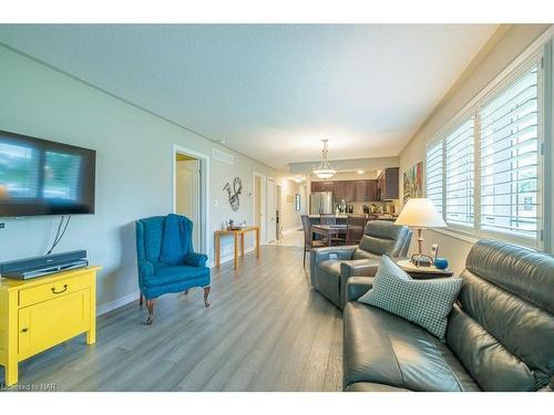 7 Dexter Street, St. Catharines, ON - Indoor Photo Showing Living Room