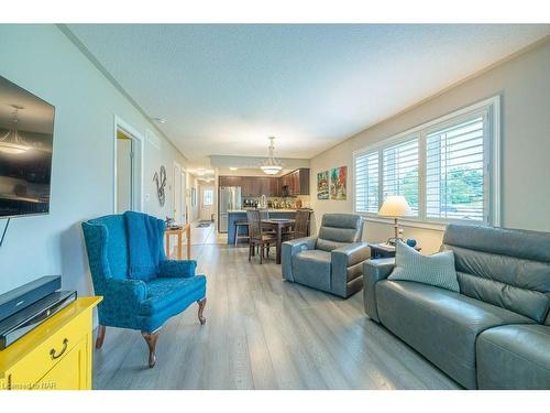 7 Dexter Street, St. Catharines, ON - Indoor Photo Showing Living Room