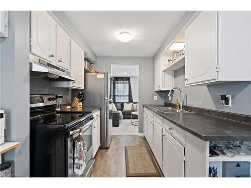 3-242 Lakeport Road, St. Catharines, ON - Indoor Photo Showing Kitchen With Double Sink