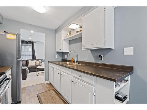 3-242 Lakeport Road, St. Catharines, ON - Indoor Photo Showing Kitchen With Double Sink