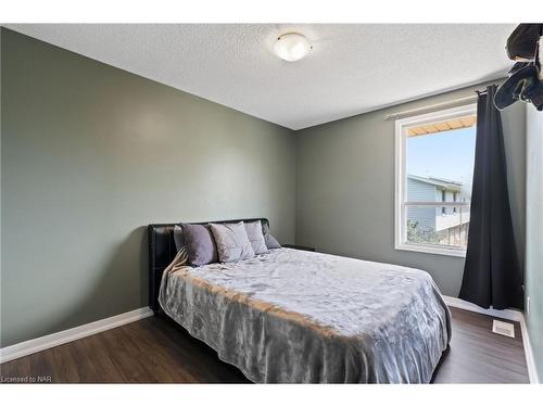 3-242 Lakeport Road, St. Catharines, ON - Indoor Photo Showing Bedroom