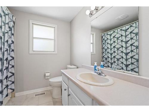 3-242 Lakeport Road, St. Catharines, ON - Indoor Photo Showing Bathroom