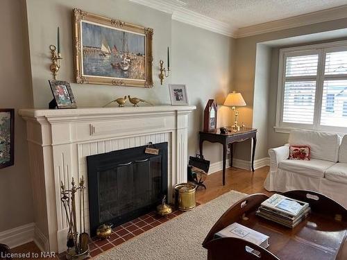 123 South Drive, St. Catharines, ON - Indoor Photo Showing Living Room With Fireplace