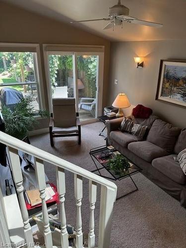 123 South Drive, St. Catharines, ON - Indoor Photo Showing Living Room