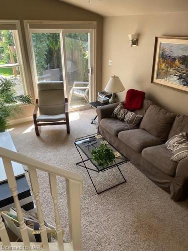 123 South Drive, St. Catharines, ON - Indoor Photo Showing Living Room