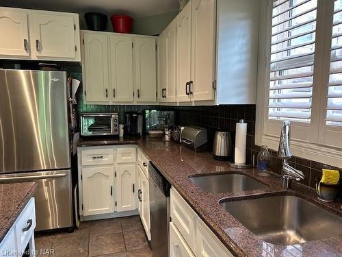 123 South Drive, St. Catharines, ON - Indoor Photo Showing Kitchen With Double Sink