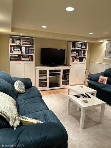 123 South Drive, St. Catharines, ON - Indoor Photo Showing Living Room