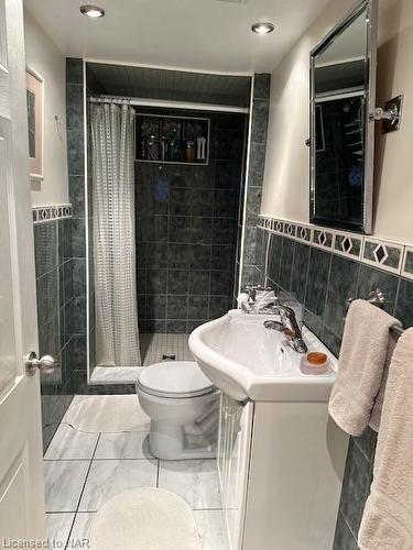 123 South Drive, St. Catharines, ON - Indoor Photo Showing Bathroom