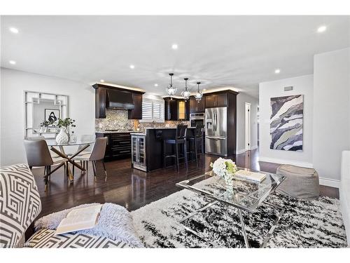 37 Cherie Road, St. Catharines, ON - Indoor Photo Showing Living Room