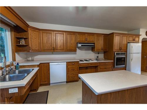 1835 Third Concession Road, Port Colborne, ON - Indoor Photo Showing Kitchen With Double Sink