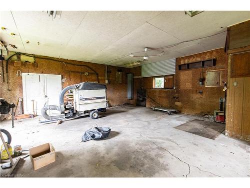 1835 Third Concession Road, Port Colborne, ON - Indoor Photo Showing Garage