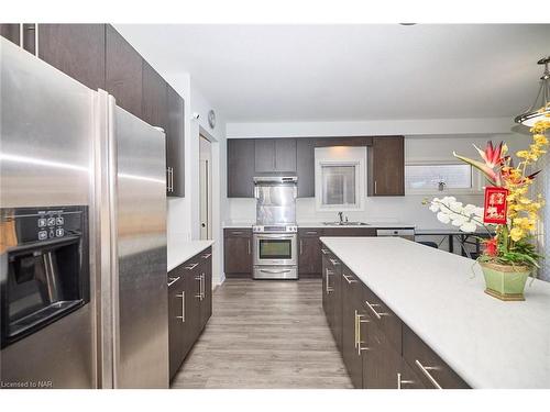 3645 Allen Trail, Ridgeway, ON - Indoor Photo Showing Kitchen With Double Sink With Upgraded Kitchen