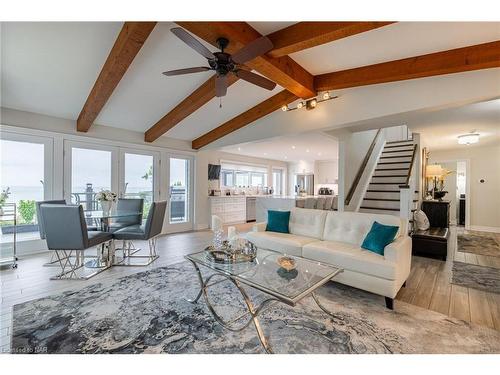 709 Lakeshore Road, Fort Erie, ON - Indoor Photo Showing Living Room