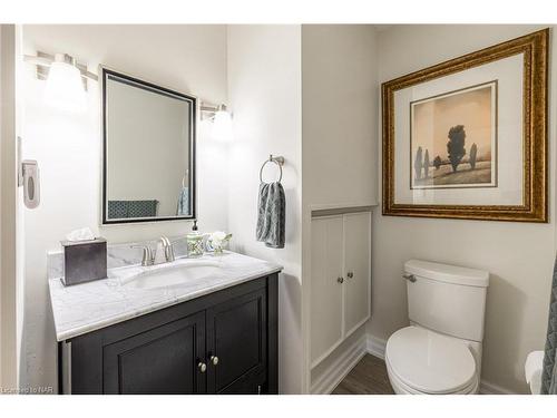 709 Lakeshore Road, Fort Erie, ON - Indoor Photo Showing Bathroom