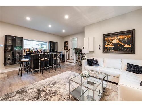 709 Lakeshore Road, Fort Erie, ON - Indoor Photo Showing Living Room