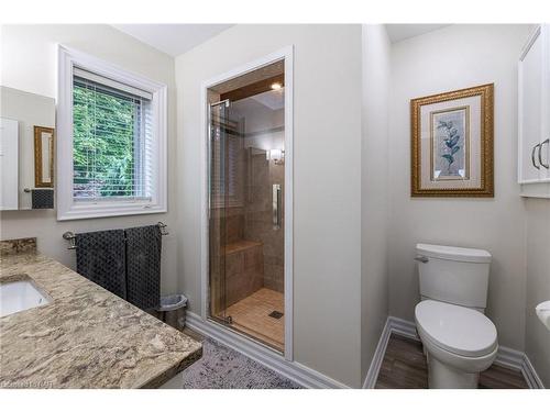 709 Lakeshore Road, Fort Erie, ON - Indoor Photo Showing Bathroom