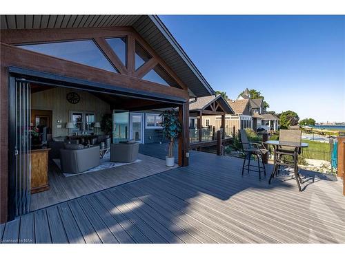 709 Lakeshore Road, Fort Erie, ON - Outdoor With Deck Patio Veranda With Exterior