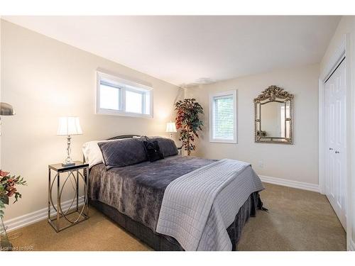 709 Lakeshore Road, Fort Erie, ON - Indoor Photo Showing Bedroom