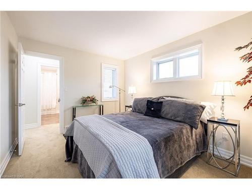 709 Lakeshore Road, Fort Erie, ON - Indoor Photo Showing Bedroom