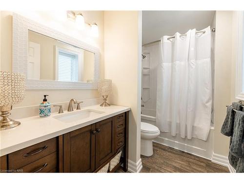 709 Lakeshore Road, Fort Erie, ON - Indoor Photo Showing Bathroom